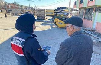 Jandarma kadına şiddetle mücadelede bilgilendirme faaliyetlerini sürdürüyor