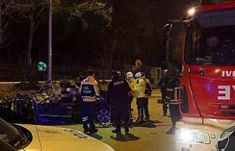 Kaldırıma çarpan otomobil 200 metre savruldu: 1 ölü, 1 ağır yaralı