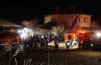 Kalorifer kazanı patladı, yangın çıkan ev kullanılamaz hale geldi