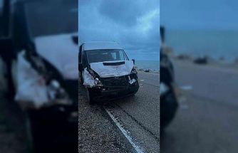 Kamyona çarpan servis aracındaki 3 öğrenci yaralandı