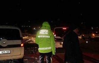 Kar ve tipi nedeniyle Sakaltutan, Kızıldağ ve Ahmediye Geçitlerinde yol ulaşıma kapandı