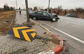 Karaman’da otomobiller çarpıştı: 2 yaralı