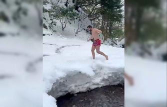 Karda şortla gezip şelale altında antrenman yaptı