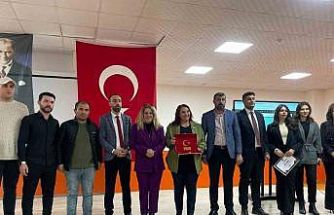 Kariyer planlama ve gelecek tasarımı konferansı gençlerle buluştu