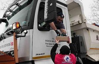 Karla mücadele ekiplerine sıcak ikram