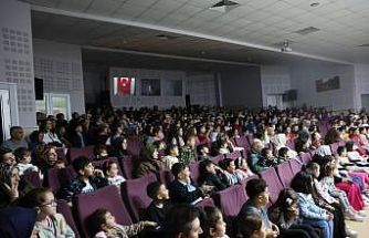 Kartepe’de "Karınca Kararınca" oyunu sahnelendi