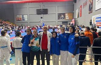 Kartepeli karateciler İstanbul’da kürsüye çıktı