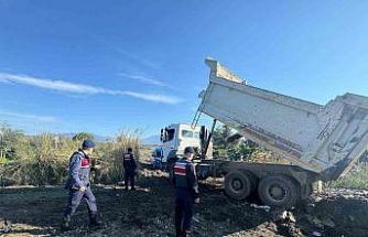 Kaş’ta izinsiz kum alımına jandarma engeli