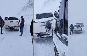 Kayak merkezi yolunda mahsur kalanlar kurtarıldı