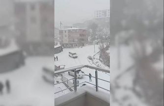 Kayarak üzerine gelen minibüsü gördü, manevrasıyla kazadan kurtuldu