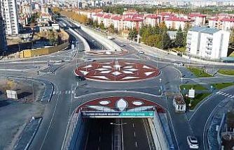 Kayseri Büyükşehir, kavşak peyzajı ile kentin vitrinine renk ve estetik katıyor