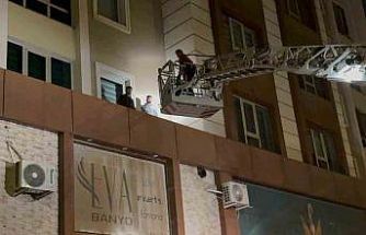 Kayseri’de bir garip olay: 3’üncü kattan çarşafla indiler: 2 gözaltı