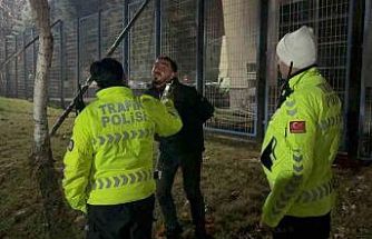 Kayseri’de polisin ‘dur’ ihtarına uymayarak, kaçan alkollü sürücü alkometreyi üflemek için direndi