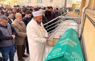 Kazada ölen nişanlı çift yan yana toprağa verildi