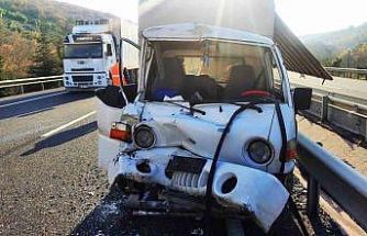 Kırkağaç’ta kamyonet ile tır çarpıştı: 1 yaralı