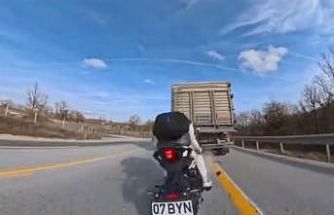 Kırklareli’nde tıra çarpan motosikletli yaralandı