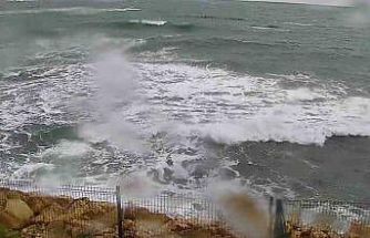 Kocaeli’de fırtına etkili oluyor: Sahillerde dalgalar yükseldi, zirvede yağmur ve sis hakim