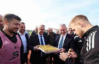 Kocaelispor’a Kasımpaşa maçı öncesi baklavalı moral