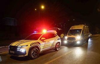 Kontrolden çıkan otomobil ağaca çarptı: 2 yaralı