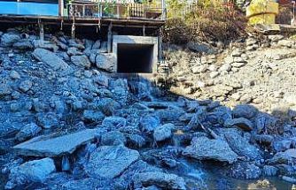 Kuraklık nedeniyle Seyhan Nehri’ne su verilmeyince atık su gerçeği ortaya çıktı