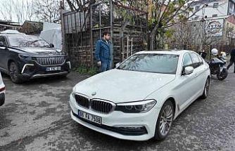 Lüks araçla çıkışı kapattı, cuma çıkışında tepkiye neden oldu