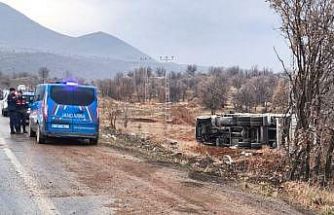 Malatya’da kontrolden çıkan kamyon devrildi: 1 yaralı