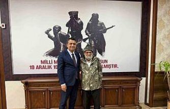 Mandalinaları Mehmetçiğe ulaştıran elmacı dede, Dörtyol’a selamla döndü