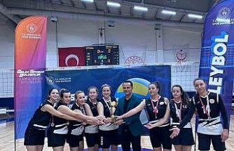 Manisa GSB Kadın Voleybol Takımı Türkiye ikincisi oldu