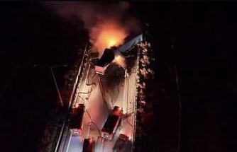 Manisa’da kaza yapan tırlar alev aldı