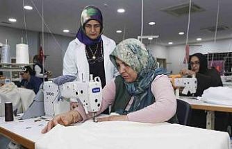 Mersin’de özel birey anneleri dikiş kursunda hem üretiyor hem sosyalleşiyor