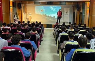 Meslek lisesi öğrencileri bağımlılıkla mücadele konusunda bilgilendirildi