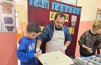Muğlalı öğrenciler ebru sanatıyla tanıştı