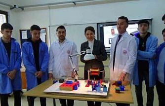 Öğrenciler depodaki atıl malzemelerden trafo sarma makinesi yaptı