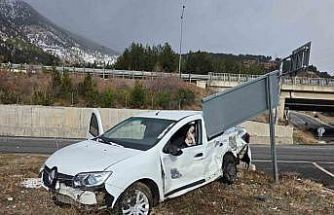 Otomobil ile tır çarpıştı