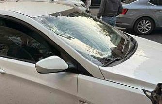 Otomobilin çarptığı yaya ağır yaralandı, sürücüler birbirlerinin üstüne yürüdü