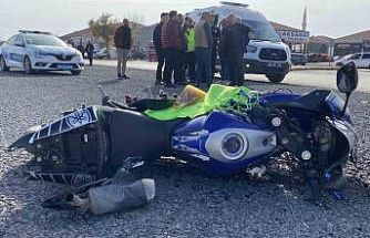 Otomobille çarpışan motosikletli yaralandı