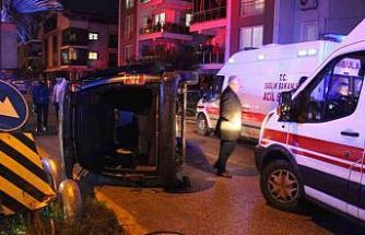 Otomobille çarpışan ticari araç yan yattı: 7 yaralı