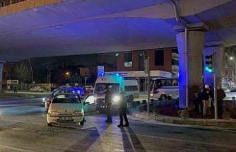 Otomobille hafif ticari araç çarpıştı: 1 yaralı