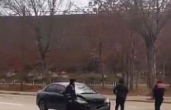 Otomobillerin çarpıştığı kaza kamerada