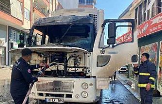 Park halindeyken alev alan kamyon kullanılamaz hale geldi