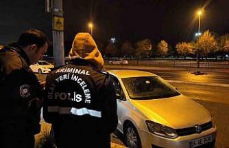 Polisin GBT yapmak istediği araçtan ceset çıktı