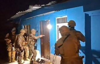 Polisten sokak satıcılarına operasyon: 13 şüpheli gözaltında