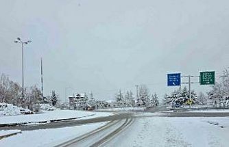 Pozantı’da kar yağışı etkili oldu