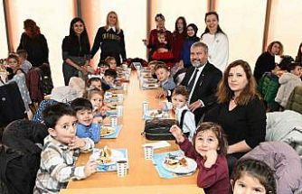 Rektör Adıgüzel, Kreş ve Gündüz Bakımevi’nin ’Bir Yaş Daha Büyüyorum’ etkinliğine katıldı