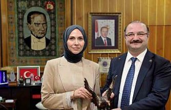 Rektör Hacımüftüoğlu, Tüba-Gebip ödülü sahibi Prof. Dr. Rabia Meryem Yılmaz’ı ağırladı