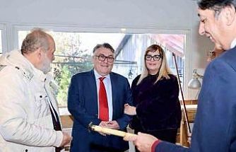 Rektör Özölçer ile Yazar Dr. Sait Başer, BEUN Çalgı Yapım Atölyesini ziyaret etti