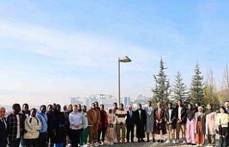 Rektör Sözbir Ruandalı öğrencilerle buluştu