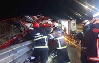 Rize’de otomobil bariyerlere çarptı: 1 ölü, 1 yaralı