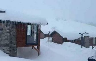 Rize’de yüksek tepeler beyaza büründü