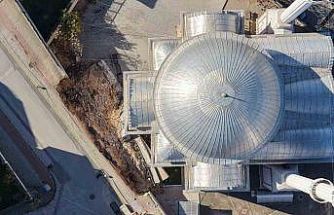 Sabah yürüyüşünde yolun kaydığını farkeden yaşlı kadın 31 öğrencinin hayatını kurtardı